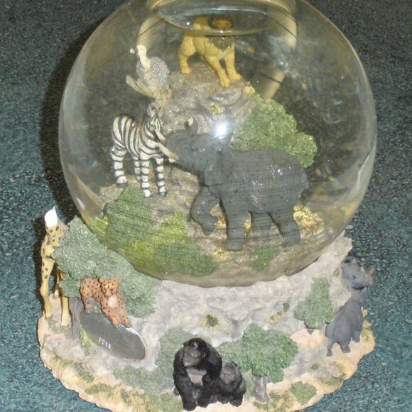 "Call Of The Wild" Westland African Snow Globe Plays "Born Free" CHRISTMAS GIFT! - Picture 4 of 9